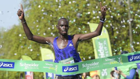 Le Kenyan Mark Korir remporte le marathon de Paris