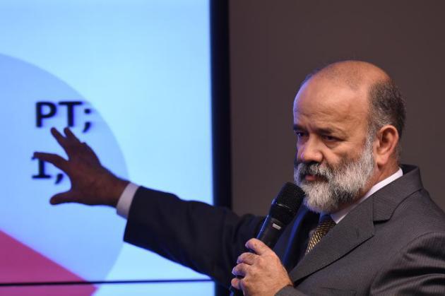 Corruption au Brésil: le trésorier du parti au pouvoir incarcéré