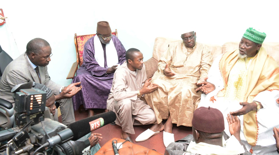 Le président de la République rend visite à Mame Abdou Cissé, Khalife général de Diamal