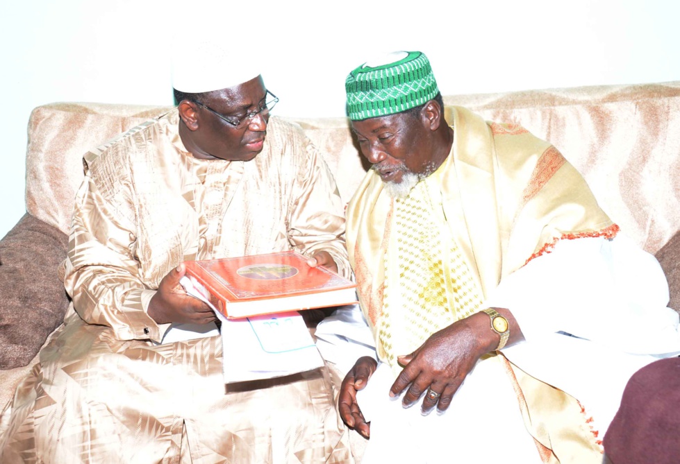 Le président de la République rend visite à Mame Abdou Cissé, Khalife général de Diamal