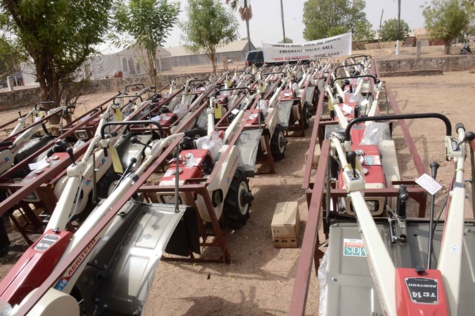 Kaffrine: Macky Sall a reçu 1000 tracteurs venus du Brésil