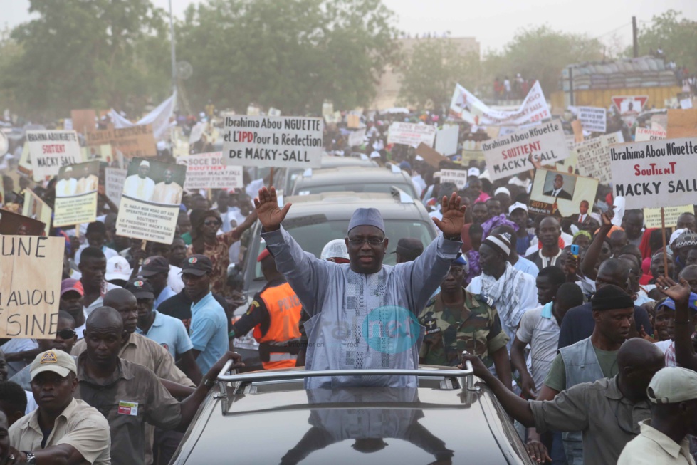 Arrêt sur images: Macky Sall s'offre un bain de foule à Kaffrine