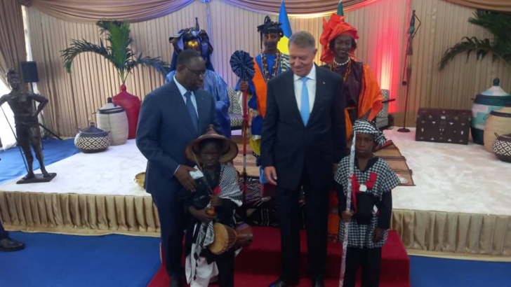 Photos / Élégance et artisanat à la Présidence: Regards sur l'exposition présidée par Marième Faye Sall et Agata Kornhauser-Duda Photos / Élégance et artisanat à la Présidence: Regards sur l'exposition présidée par Marième Faye Sall et Agata Kornhauser-Duda