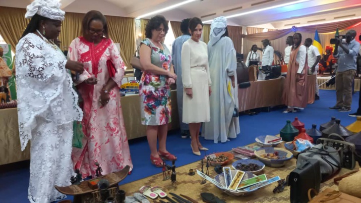 Photos / Élégance et artisanat à la Présidence: Regards sur l'exposition présidée par Marième Faye Sall et Agata Kornhauser-Duda Photos / Élégance et artisanat à la Présidence: Regards sur l'exposition présidée par Marième Faye Sall et Agata Kornhauser-Duda
