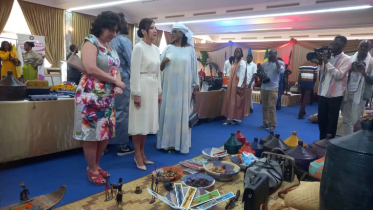Photos / Élégance et artisanat à la Présidence: Regards sur l'exposition présidée par Marième Faye Sall et Agata Kornhauser-Duda Photos / Élégance et artisanat à la Présidence: Regards sur l'exposition présidée par Marième Faye Sall et Agata Kornhauser-Duda