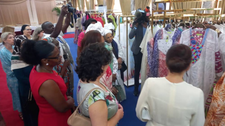 Photos / Élégance et artisanat à la Présidence: Regards sur l'exposition présidée par Marième Faye Sall et Agata Kornhauser-Duda Photos / Élégance et artisanat à la Présidence: Regards sur l'exposition présidée par Marième Faye Sall et Agata Kornhauser-Duda