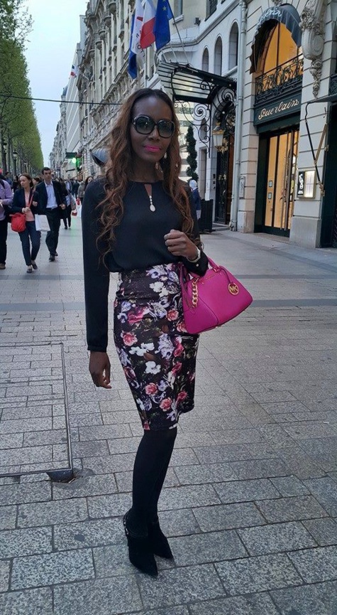 La  maagnifique Coumba Gawlo Seck dans les rues de Paris