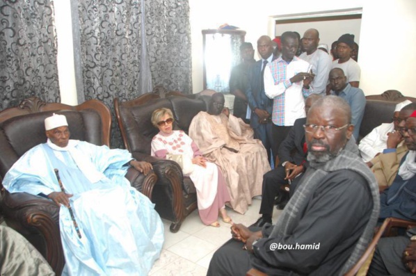 Me Wade chez Babacar Gaye pour lui présenter ses condoléances 
