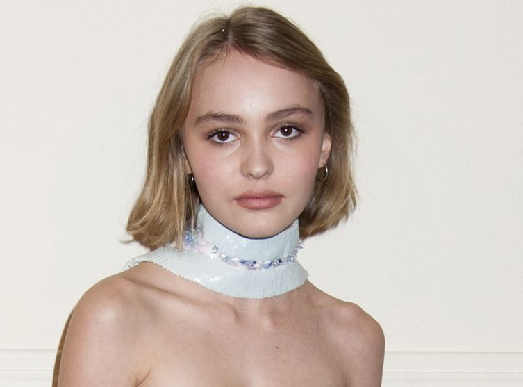 Lily-Rose Depp magné­tique pour son premier shoo­ting pro