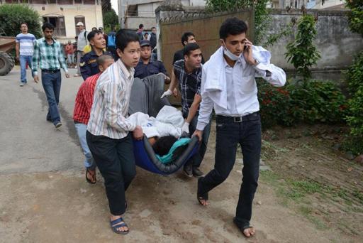 Népal: près de mille morts dans un puissant séisme