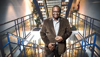 Moussa Diao fils de Baba Diao : à Genève, ce Sénégalais jongle avec les barils