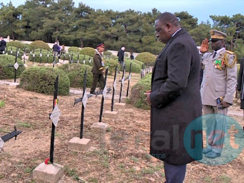 Arrêt sur images: Macky Sall se recueille sur les tombes de tirailleurs sénégalais de Çanakkale en Turquie