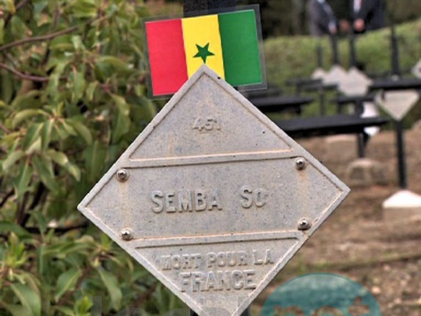 Arrêt sur images: Macky Sall se recueille sur les tombes de tirailleurs sénégalais de Çanakkale en Turquie