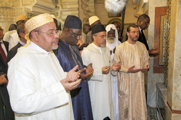(Texte et Photos) Le Président Macky Sall en pèlerinage au mausolée de Cheikh Ahmed Tidiane Chérif