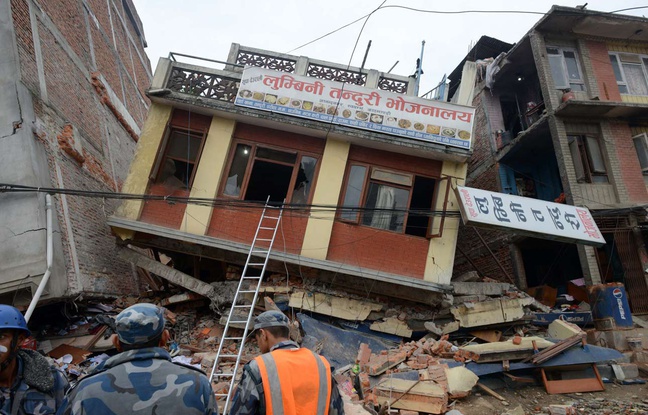 Népal : le bilan du séisme pourrait atteindre les 10.000 morts (Premier ministre)