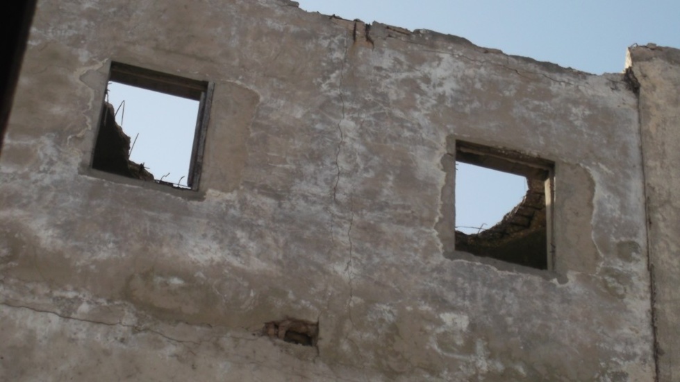ALERTE: Une véritable bombe à retardement au coeur de DAKAR (voir photos façade arrière de l’immeuble).
