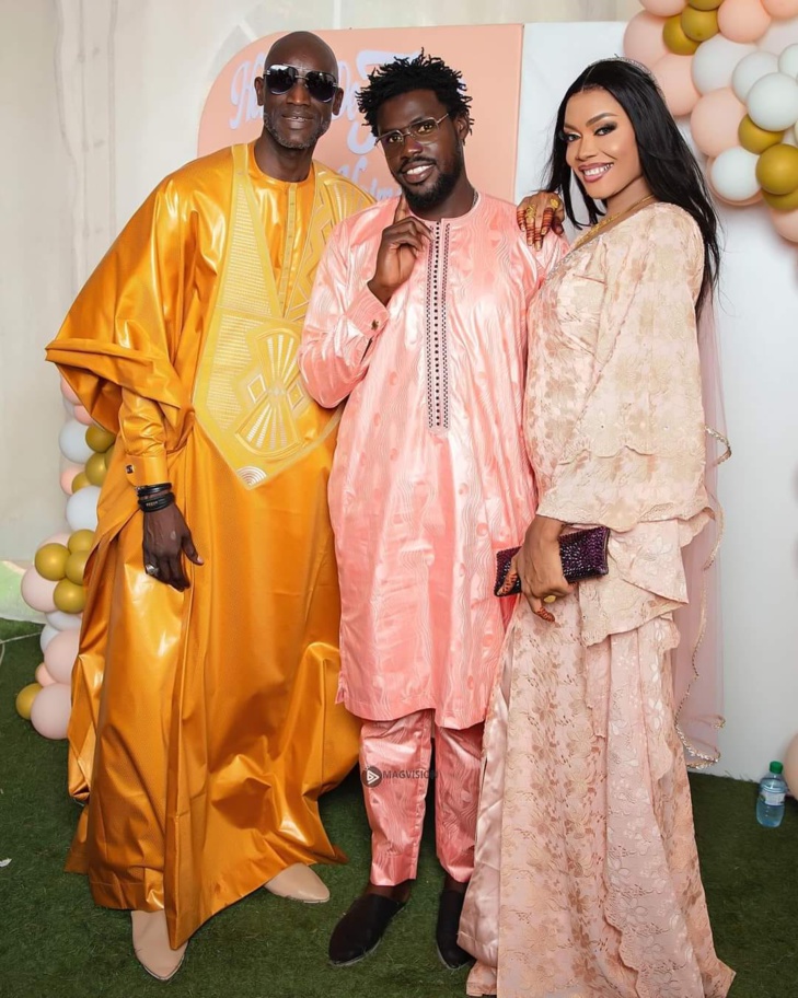 La deuxième femme éclatante : En images le baptême de la fille de Sanekh La deuxième femme éclatante : En images le baptême de la fille de Sanekh