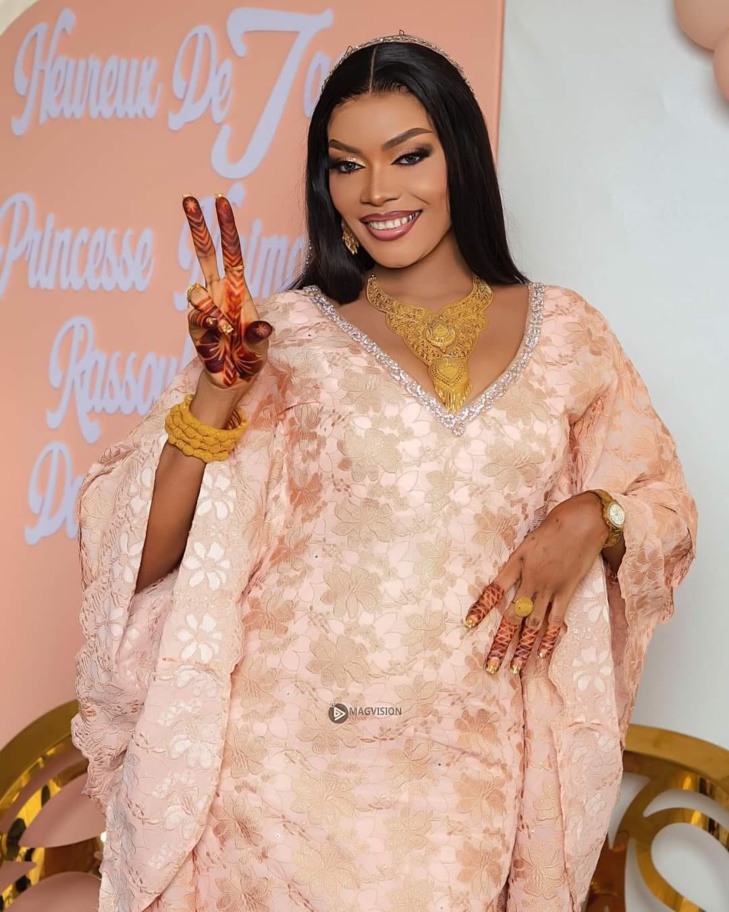 La deuxième femme éclatante : En images le baptême de la fille de Sanekh La deuxième femme éclatante : En images le baptême de la fille de Sanekh