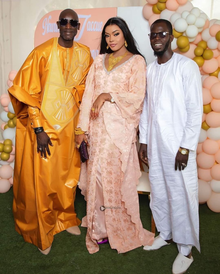 La deuxième femme éclatante : En images le baptême de la fille de Sanekh La deuxième femme éclatante : En images le baptême de la fille de Sanekh