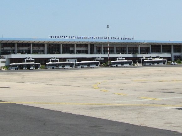 Les agents aéroportuaires menacent de paralyser le secteur