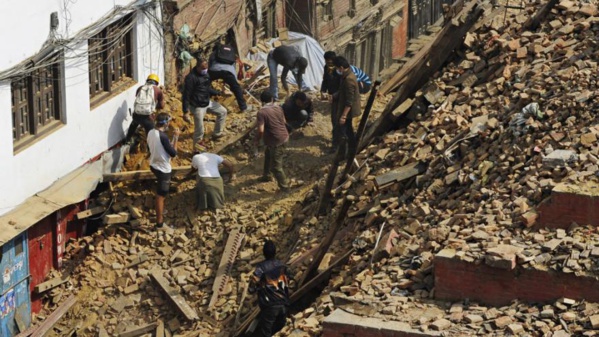 Nepal : Une femme et et un adolescent découverts vivants aujourd'hui