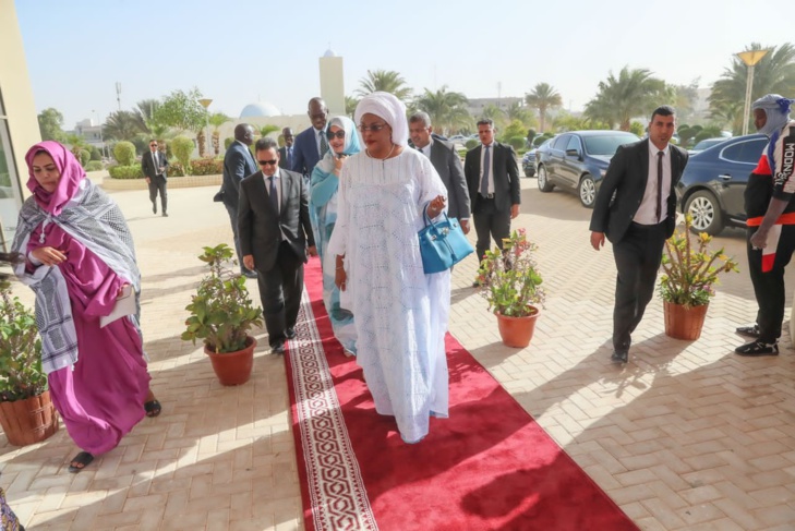 Photos / Nouakchott : Marème Faye Sall, Première Dame du Sénégal, présente à la Conférence sur le rôle des femmes leaders Photos / Nouakchott : Marème Faye Sall, Première Dame du Sénégal, présente à la Conférence sur le rôle des femmes leaders