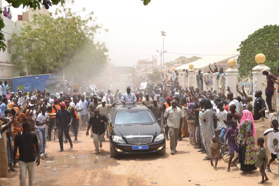 (Retro) Accueil populaire des militants de Abdoulaye Mountaha Niass au Président Macky Sall