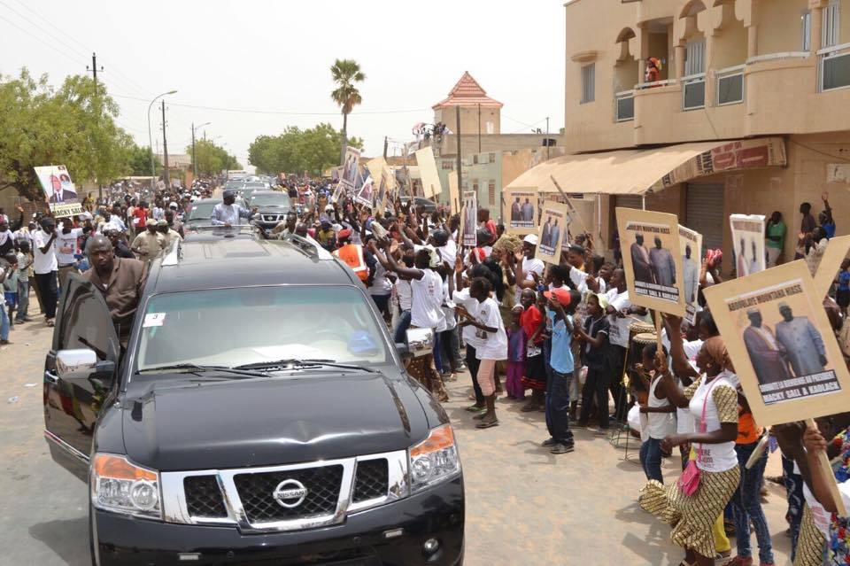 (Retro) Accueil populaire des militants de Abdoulaye Mountaha Niass au Président Macky Sall