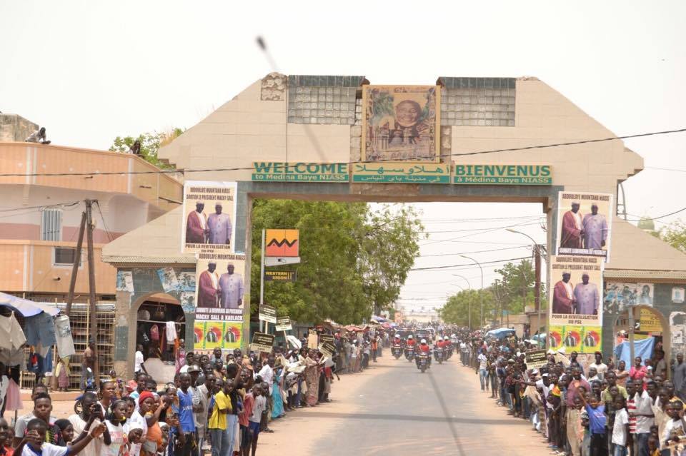 (Retro) Accueil populaire des militants de Abdoulaye Mountaha Niass au Président Macky Sall