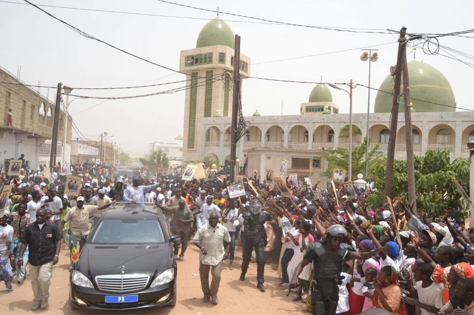 (Retro) Accueil populaire des militants de Abdoulaye Mountaha Niass au Président Macky Sall