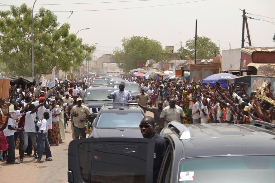 (Retro) Accueil populaire des militants de Abdoulaye Mountaha Niass au Président Macky Sall