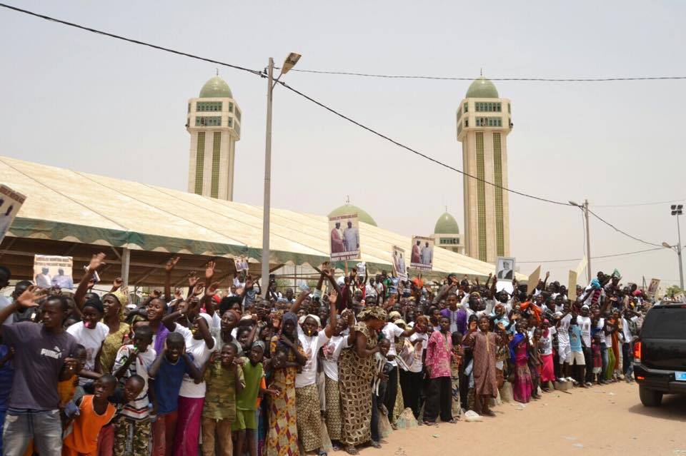 (Retro) Accueil populaire des militants de Abdoulaye Mountaha Niass au Président Macky Sall