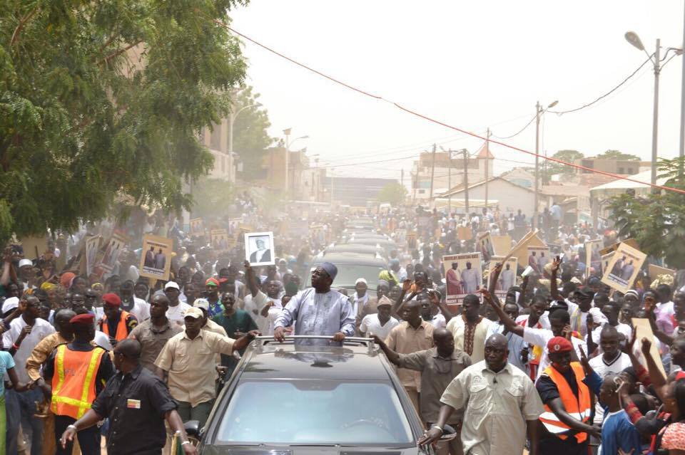 (Retro) Accueil populaire des militants de Abdoulaye Mountaha Niass au Président Macky Sall