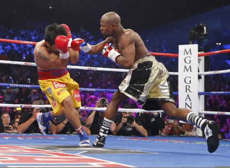 Boxe : Floyd Mayweather remporte le « combat du siècle »