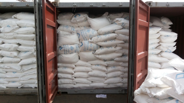 La saisie sur cette importation frauduleuse ciblée fait suite au contrôle physique opéré par les agents dudit bureau. Les conteneurs ont été faussement déclarés (dans le manifeste) contenir du zinc, de la peinture et du papier. Il s’agit là, d’une stratégie savamment orchestrée pour tromper la vigilance des agents des Douanes afin de payer moins de droits et taxes d’entrée.