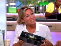 Anne-Sophie Lapix reçoit un sextoy en cadeau sur France 5