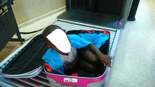 Espagne : Une jeune femme embarque un enfant ivoirien, qui voulait retrouver son père, dans sa valise