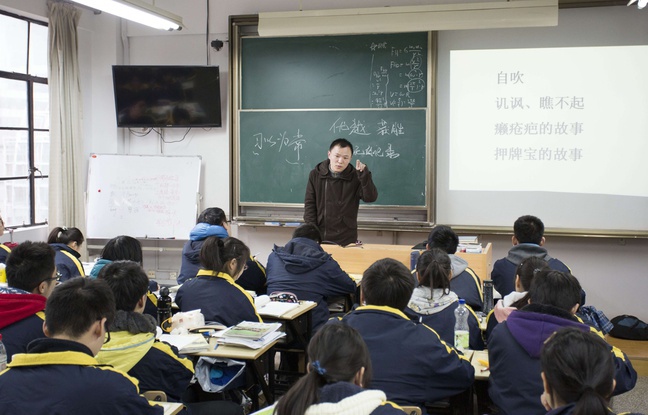 Chine : Un étudiant a porté pendant trois ans son ami handicapé jusqu'à l'école