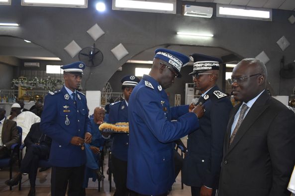 Police nationale: Modou DIAGNE et Tanor Thiendella Sidy FALL décorés de la médaille d’honneur de la Gendarmerie nationale Police nationale: Modou DIAGNE et Tanor Thiendella Sidy FALL décorés de la médaille d’honneur de la Gendarmerie nationale