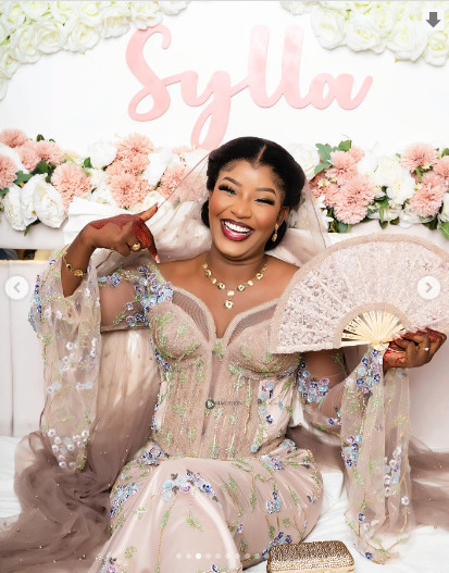 Admirez les magnifiques images du mariage de l’animatrice Awa Gaï (Photos) Admirez les magnifiques images du mariage de l’animatrice Awa Gaï (Photos)