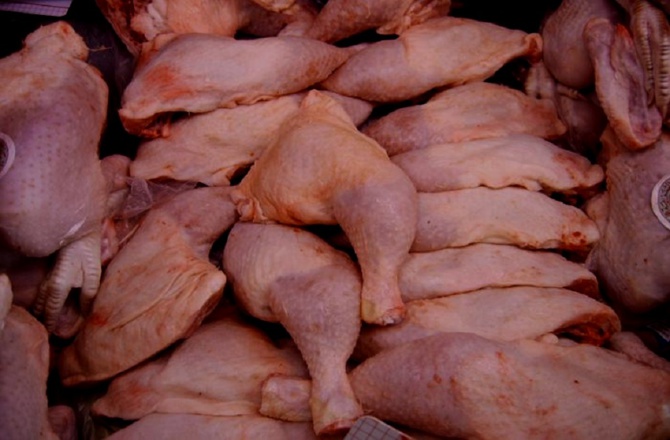 Kolda : 188 kg de cuisses de poulet impropres à la consommation, incinérés