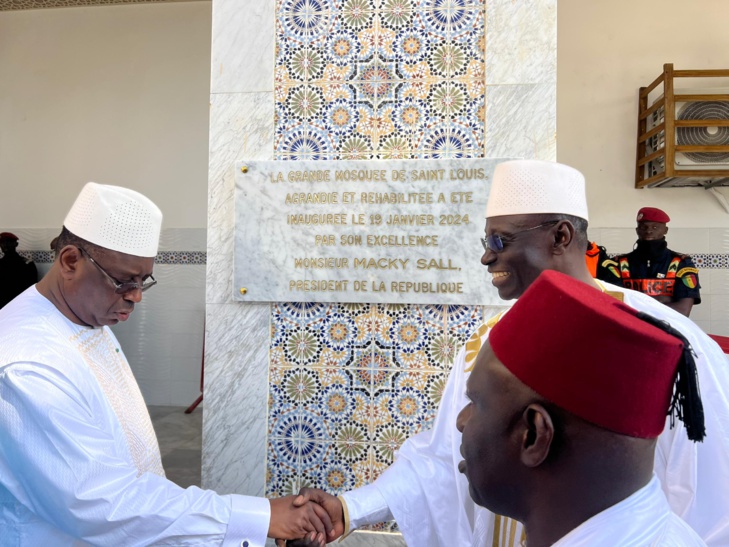 Photos+videos: Macky Sall dans l'effervescence de la Grande mosquée de Lodo Saint-Louis après la prière de ce vendredi Photos+videos: Macky Sall dans l'effervescence de la Grande mosquée de Lodo Saint-Louis après la prière de ce vendredi