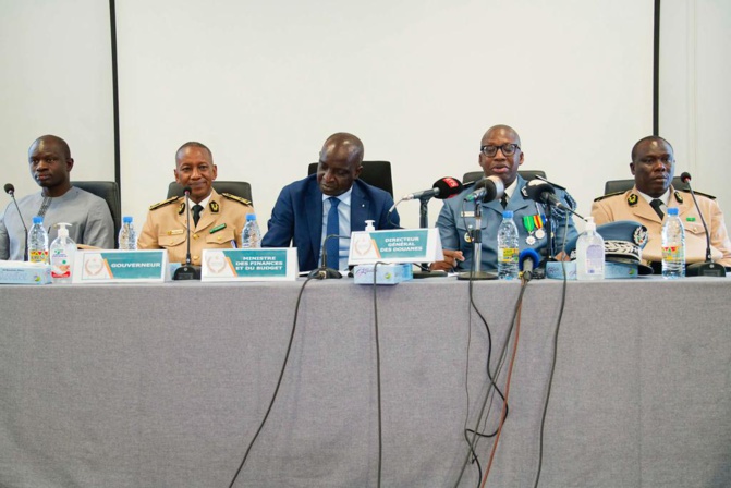 Recettes douanières 2023: Mouhamadou Moustapha Ba, Ministre des Finances et du Budget annonce 1426,6 milliards de FCfa liquidés Recettes douanières 2023: Mouhamadou Moustapha Ba, Ministre des Finances et du Budget annonce 1426,6 milliards de FCfa liquidés