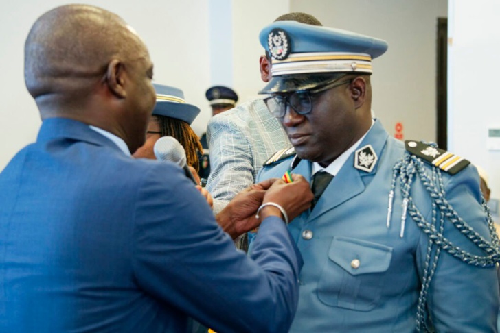 Photos/ Journรฉe internationale de la Douane ๐๐๐๐: ๐รฉcorations ร la mรฉdaille dโhonneur des Douaniers Photos/ Journรฉe internationale de la Douane ๐๐๐๐: ๐รฉcorations ร la mรฉdaille dโhonneur des Douaniers