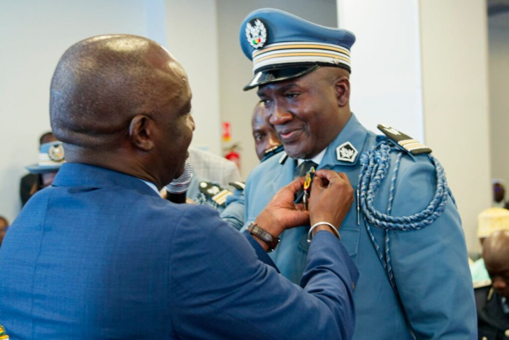 Photos/ Journรฉe internationale de la Douane ๐๐๐๐: ๐รฉcorations ร la mรฉdaille dโhonneur des Douaniers Photos/ Journรฉe internationale de la Douane ๐๐๐๐: ๐รฉcorations ร la mรฉdaille dโhonneur des Douaniers