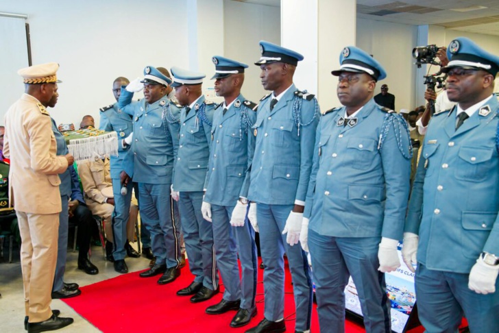 Photos/ Journรฉe internationale de la Douane ๐๐๐๐: ๐รฉcorations ร la mรฉdaille dโhonneur des Douaniers Photos/ Journรฉe internationale de la Douane ๐๐๐๐: ๐รฉcorations ร la mรฉdaille dโhonneur des Douaniers