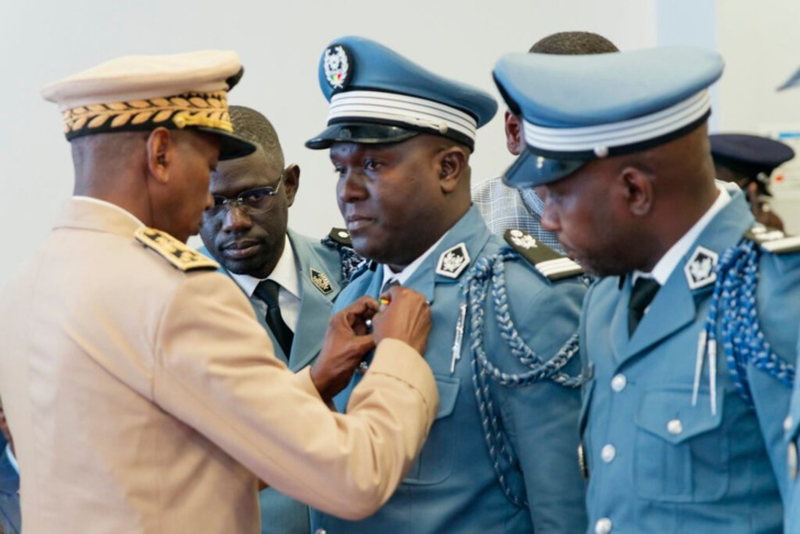 Photos/ Journรฉe internationale de la Douane ๐๐๐๐: ๐รฉcorations ร la mรฉdaille dโhonneur des Douaniers Photos/ Journรฉe internationale de la Douane ๐๐๐๐: ๐รฉcorations ร la mรฉdaille dโhonneur des Douaniers