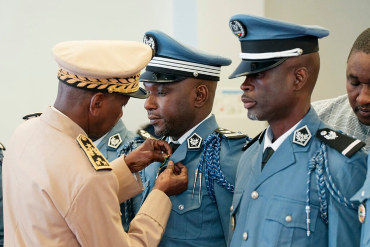 Photos/ Journรฉe internationale de la Douane ๐๐๐๐: ๐รฉcorations ร la mรฉdaille dโhonneur des Douaniers Photos/ Journรฉe internationale de la Douane ๐๐๐๐: ๐รฉcorations ร la mรฉdaille dโhonneur des Douaniers
