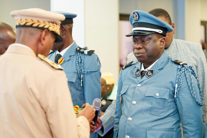 Photos/ Journรฉe internationale de la Douane ๐๐๐๐: ๐รฉcorations ร la mรฉdaille dโhonneur des Douaniers Photos/ Journรฉe internationale de la Douane ๐๐๐๐: ๐รฉcorations ร la mรฉdaille dโhonneur des Douaniers