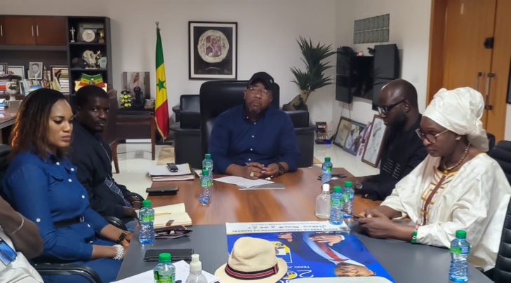 Photos : PASTEF chez Bougane pour achever Macky Sall... Photos : PASTEF chez Bougane pour achever Macky Sall...